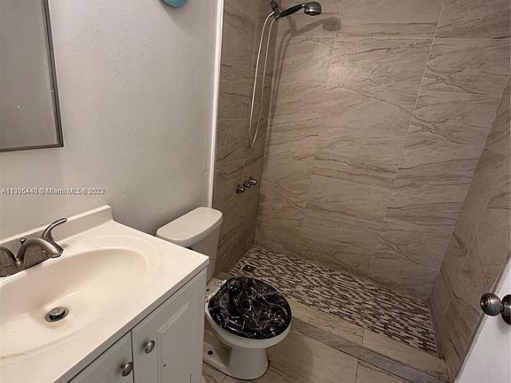 5th image of 131 NW 77th St APT 5