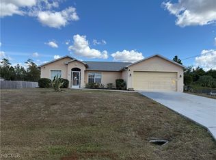 902 McArthur Ave, Lehigh Acres, FL 33936