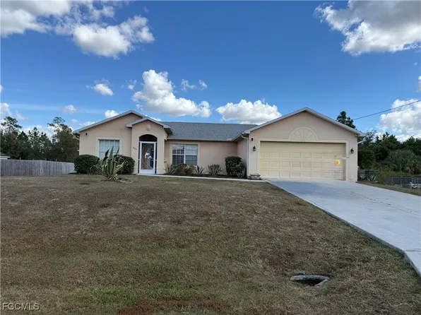 902 McArthur Ave, Lehigh Acres, FL 33936