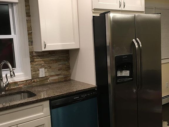 STAINLESS FRIDGE WITH ICEMAKER