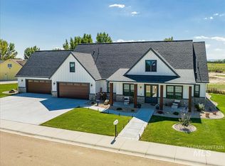 21249 Oakwood Dr, Greenleaf, ID 83626