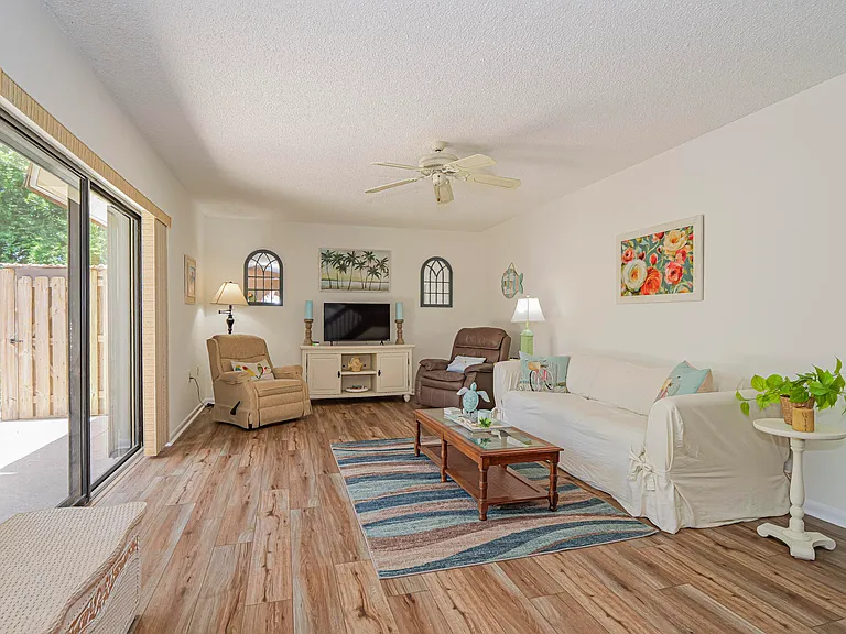 340 S Waverly Pl #8B — Photo 5