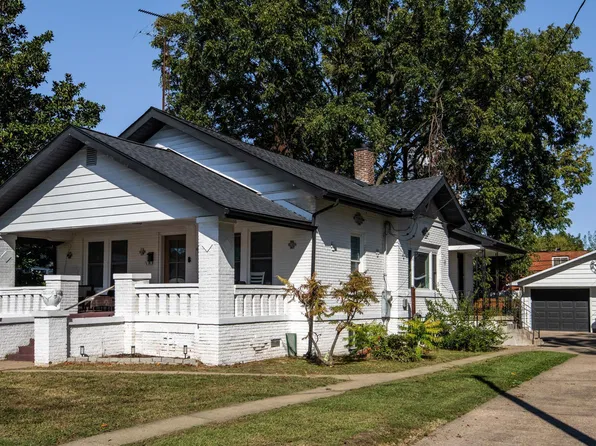 305 W Ray Ave, Christopher, IL 62822