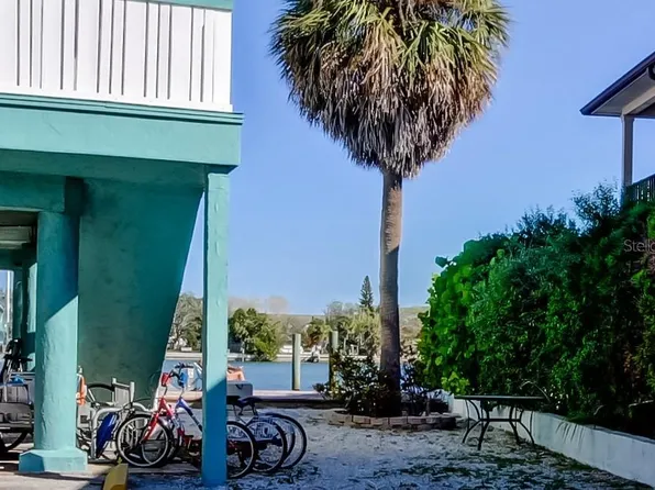 141 94th Ave, Treasure Island, FL 33706