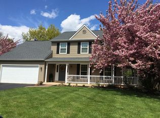 213 Cardinal Glen Cir, Sterling, VA 20164