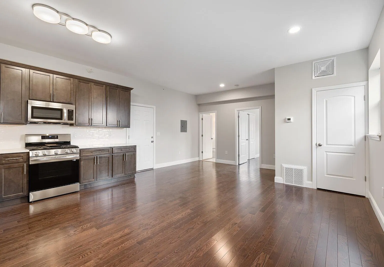 1 bed, 680 sqft, $2,200 — Photo 3