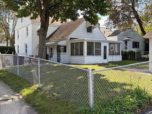 3rd image of 4037 Bowen Rd