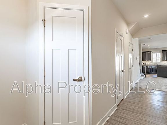 2nd image of 300 Huntingdale Pl