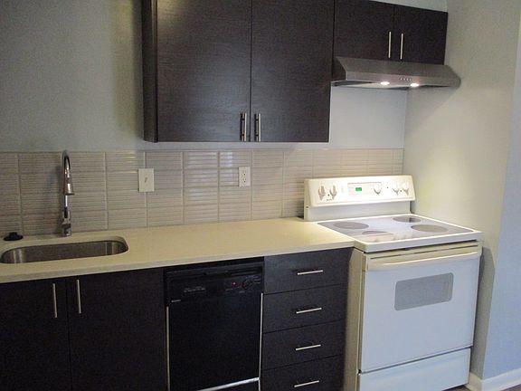 2nd image of 834 Galapago St