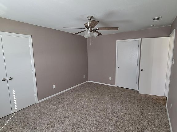 5th image of 905 Manhattan Dr