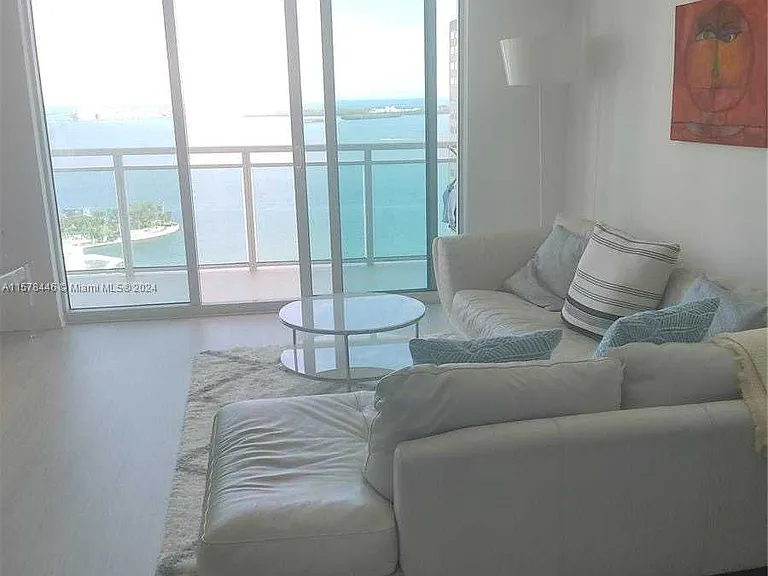 Brickell Ave — Photo 8