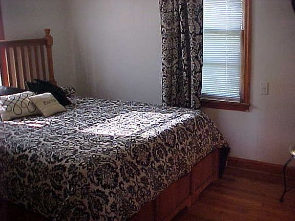 3rd image of 807 E Walnut St