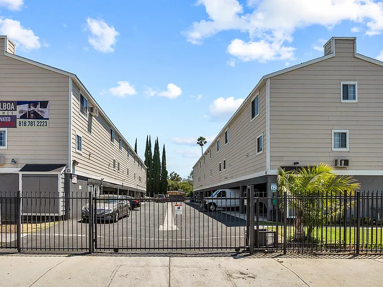 Lake Balboa Townhomes — Photo 10