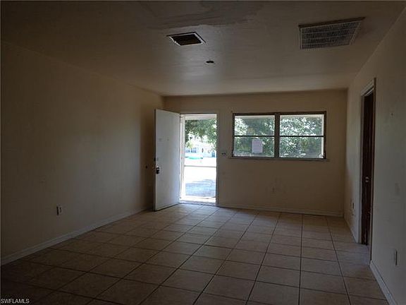 2nd image of 210 Brooks Ct