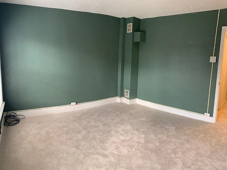 219 E 4th St — Photo 14