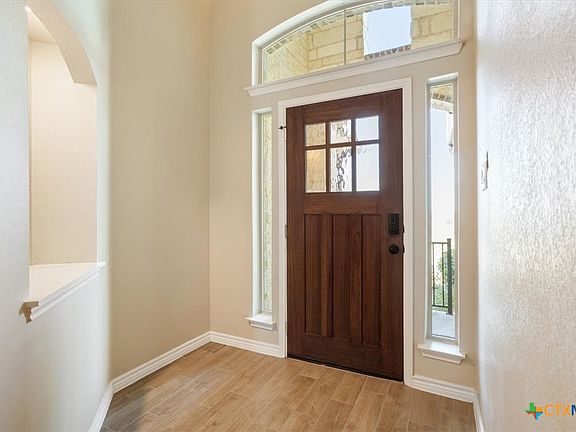 5th image of 1701 Meadow Crest Dr