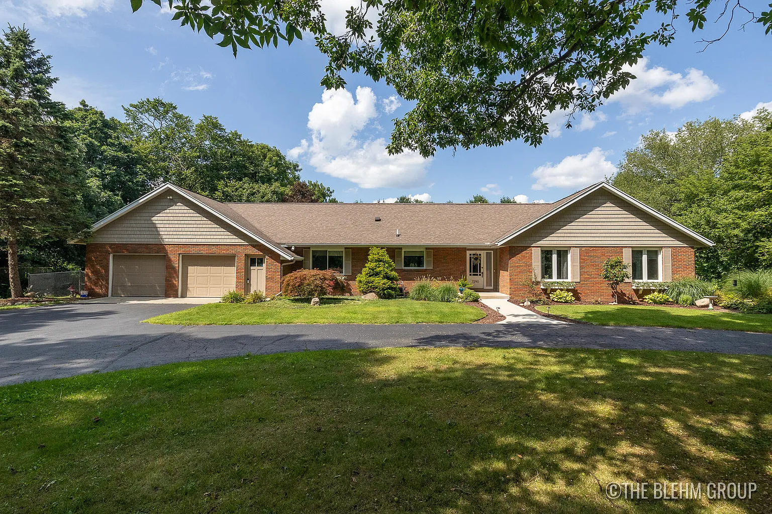 7290 Fox Meadow Dr NE photo 1