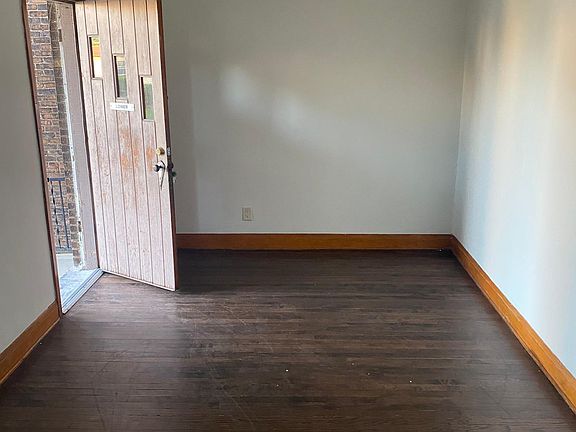 3rd image of 3915 Alder St APT 1