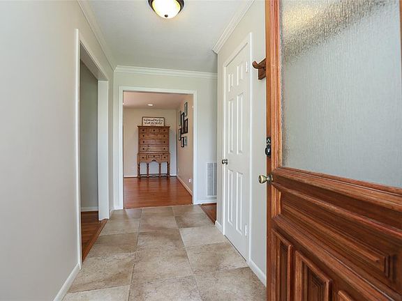 4th image of 1230 Wisterwood Dr