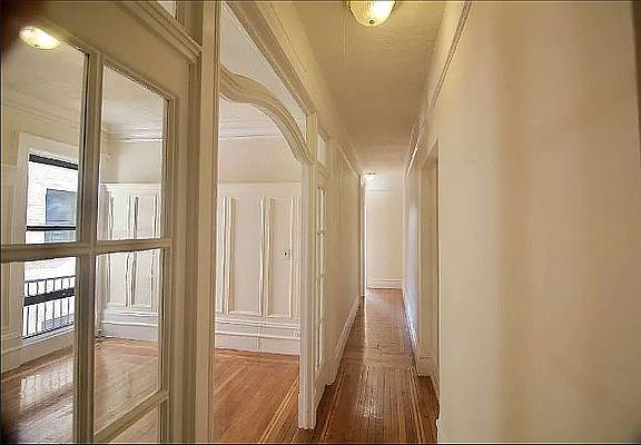 3rd image of 131 Central Park #4