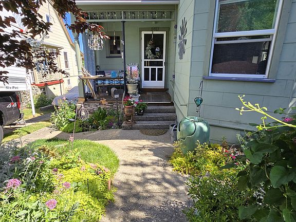 3rd image of 140 Conaway Ave