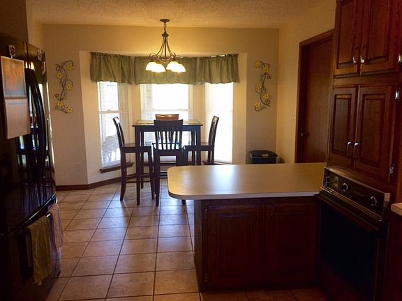 5th image of 914 Plains Dr