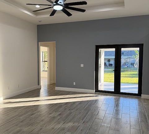5th image of 554 Fellenz Street SW