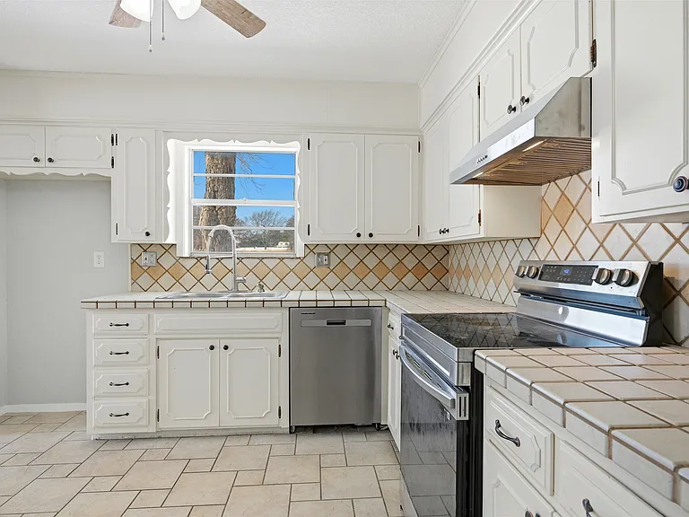 2611 Easy St — Photo 25