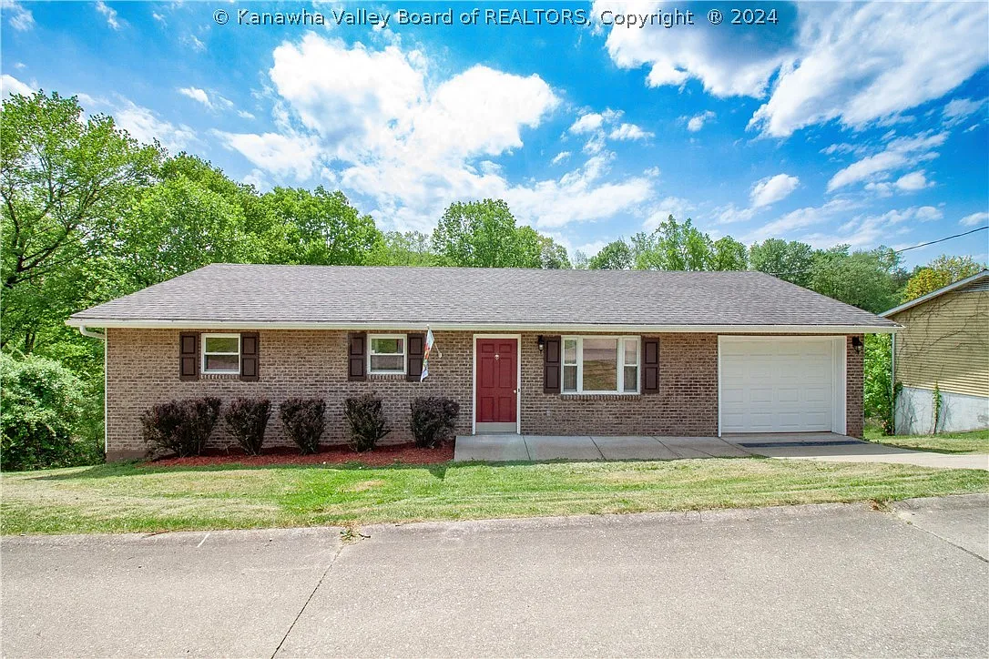 378 Evergreen Cir photo 1