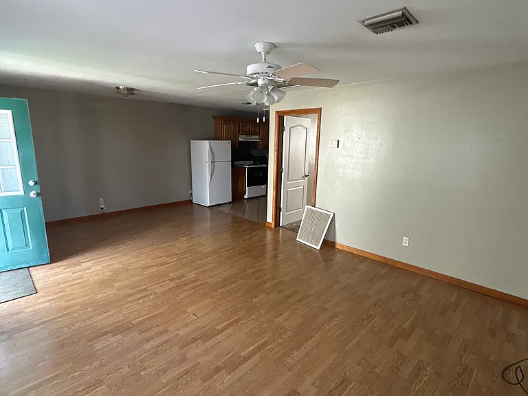 312 Veterans Ave #15 — Photo 2