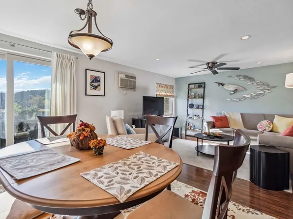 200 Park Terrace Dr APT 238, Stoneham, MA 02180