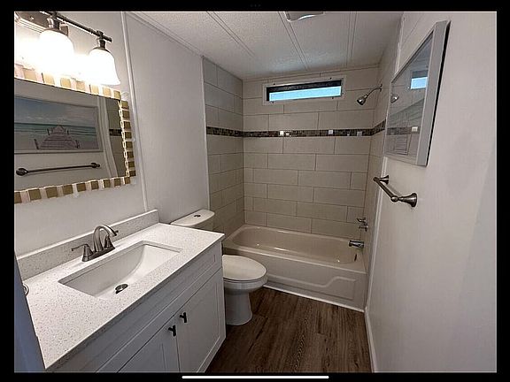 4th image of 7841 Edgelake Dr