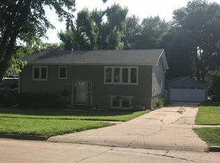 810 Valleyway Dr, Glenwood, IA 51534