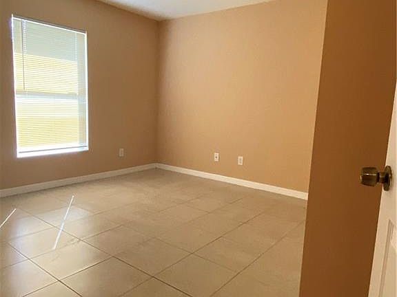 5th image of 905 Gerald Ave
