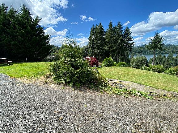 4th image of 135 Island View Dr #2