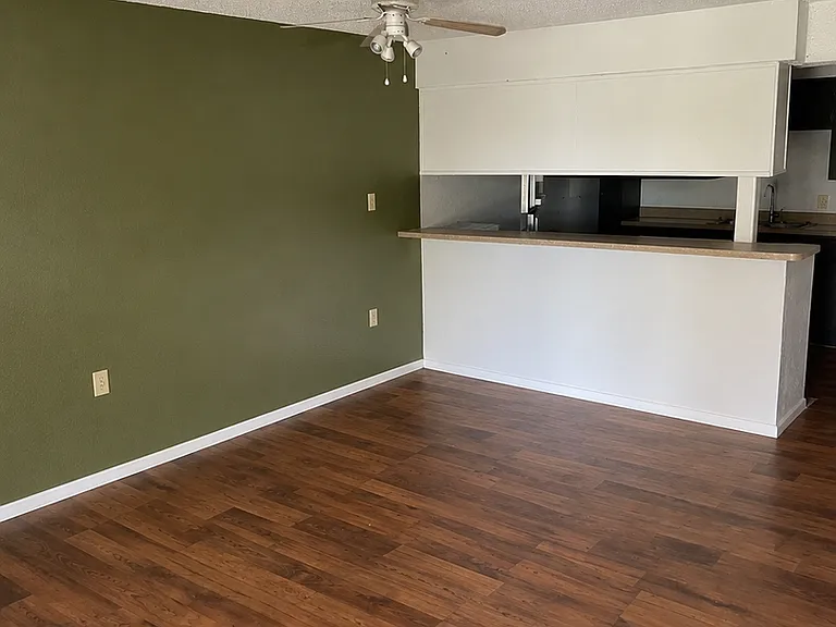 Southland Apartments — Photo 26