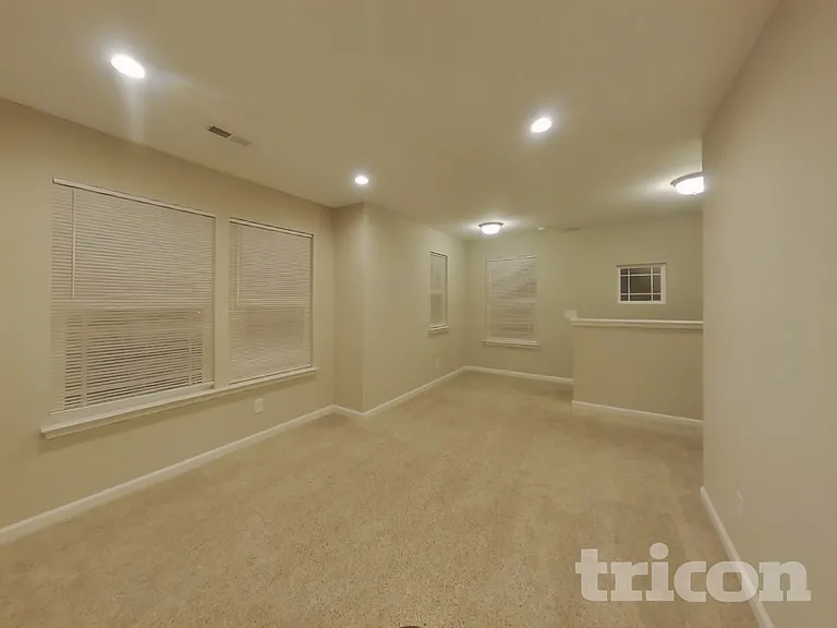301 Thomas Point Dr — Photo 17