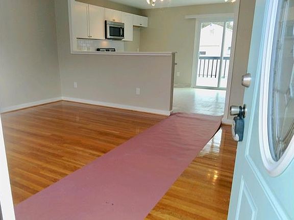 3rd image of 211 Carlstone Dr