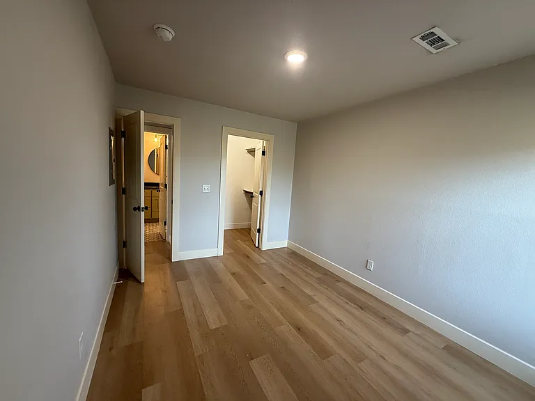 407 SE 10th St #407 — Photo 8