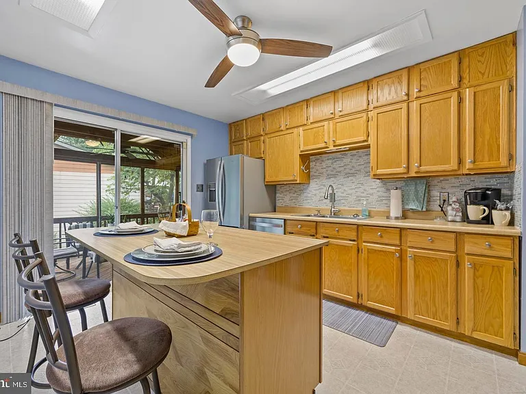 13501 Kelmont Ct — Photo 8