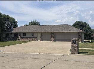 867 Hillcrest Dr SE, Le Mars, IA 51031