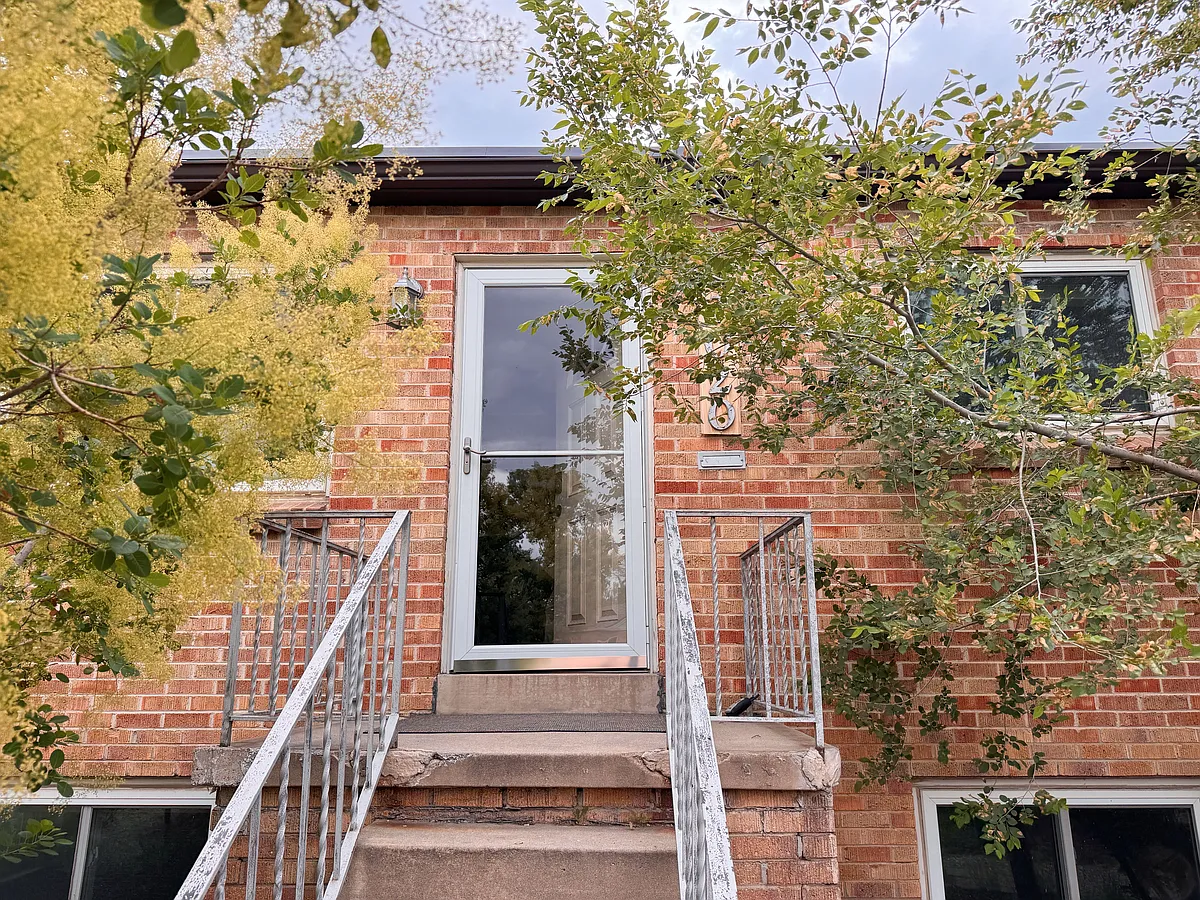 Building Photo - 2020 Benton St