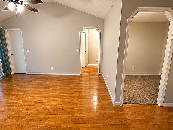 4th image of 2915 Eagle Pointe Dr