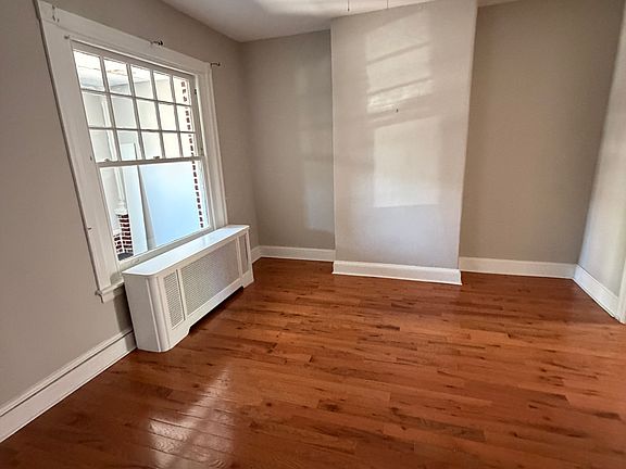 5th image of 4928 Warrington Ave