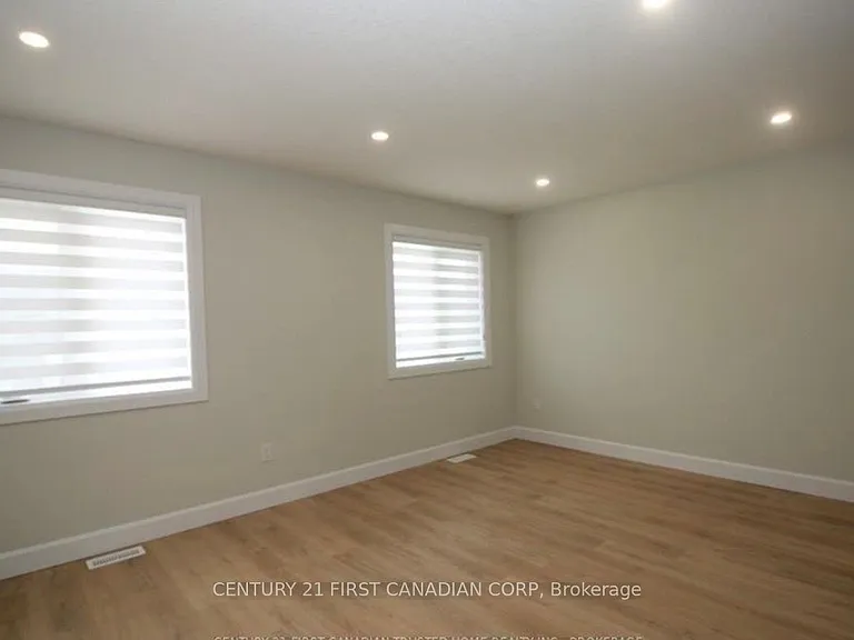 2269 Southport Cres #UPPER — Photo 9
