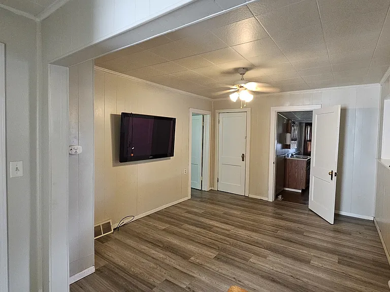 301 N 1st St — Photo 7