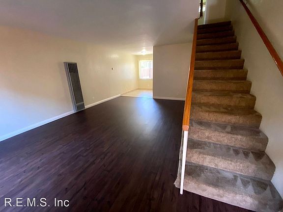 2nd image of 734 Mira Mar Ave APT C