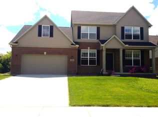 450 Fairways Ln, Chelsea, MI 48118