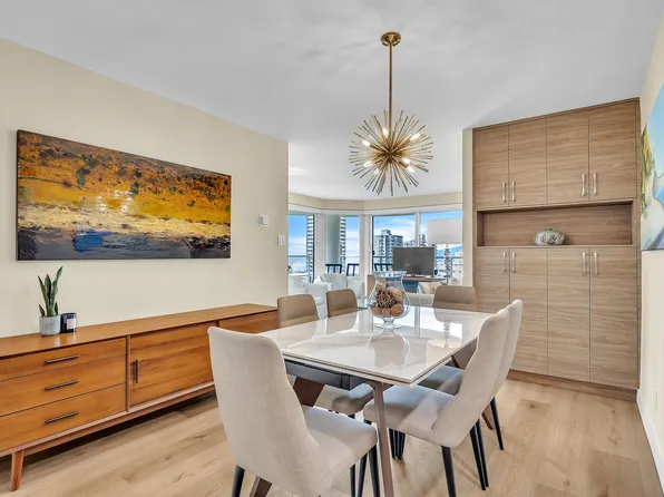 1020 Harwood St #1002, Vancouver, BC V6E 4R1