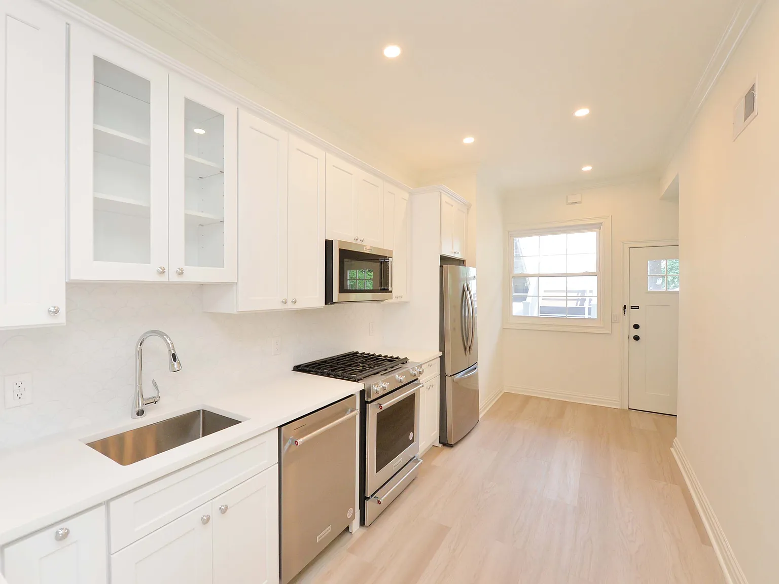 153 Dayton St — Photo 2